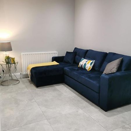 Modern 3-Bed Apartment In Magherafelt Sleeps 8 ภายนอก รูปภาพ