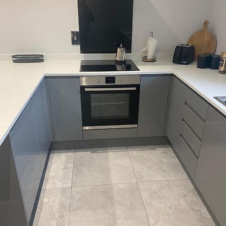 Modern 3-Bed Apartment In Magherafelt Sleeps 8 ภายนอก รูปภาพ