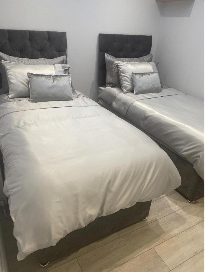 Modern 3-Bed Apartment In Magherafelt Sleeps 8 ภายนอก รูปภาพ