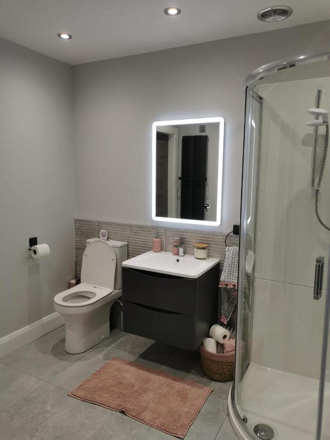 Modern 3-Bed Apartment In Magherafelt Sleeps 8 ภายนอก รูปภาพ