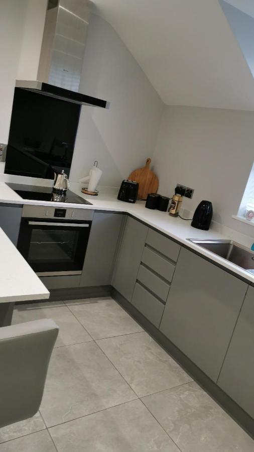 Modern 3-Bed Apartment In Magherafelt Sleeps 8 ภายนอก รูปภาพ
